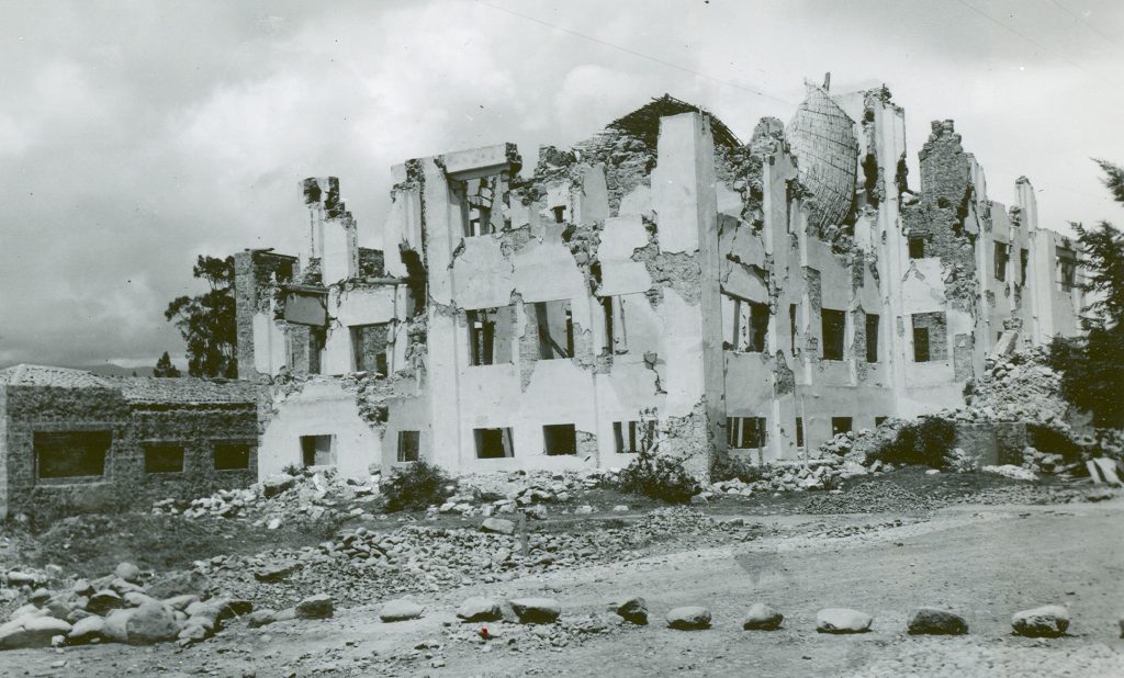 Uno de los hospitales de Ambato que cayó en el terremoto de 1949